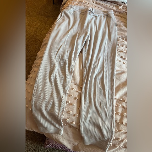 Aritzia TNA Waffle Joggers - Picture 5 of 5